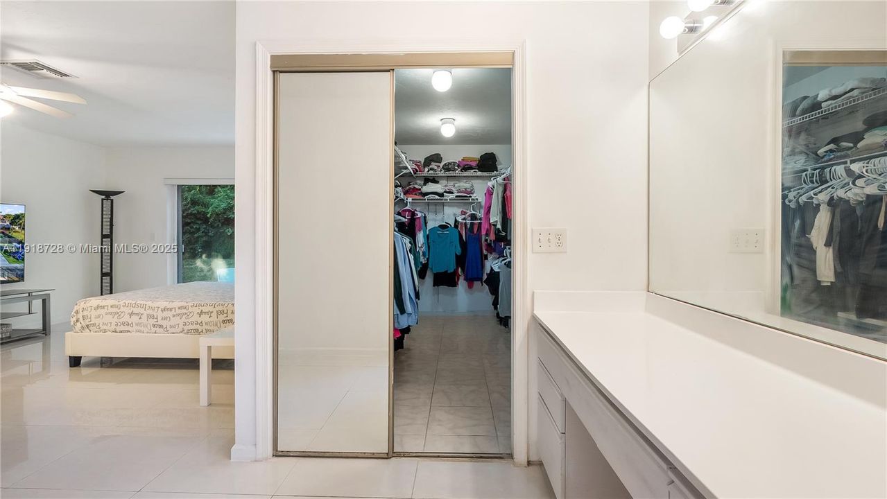 For Sale: $589,000 (3 beds, 2 baths, 2584 Square Feet)