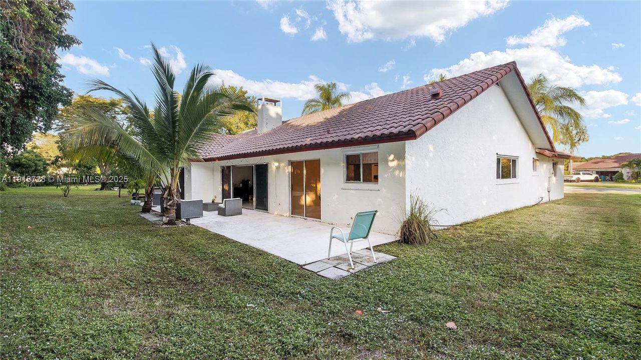 For Sale: $589,000 (3 beds, 2 baths, 2584 Square Feet)