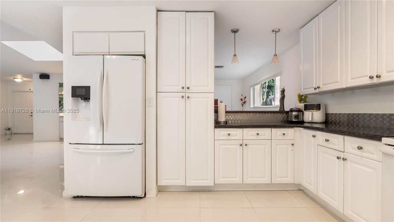 For Sale: $589,000 (3 beds, 2 baths, 2584 Square Feet)