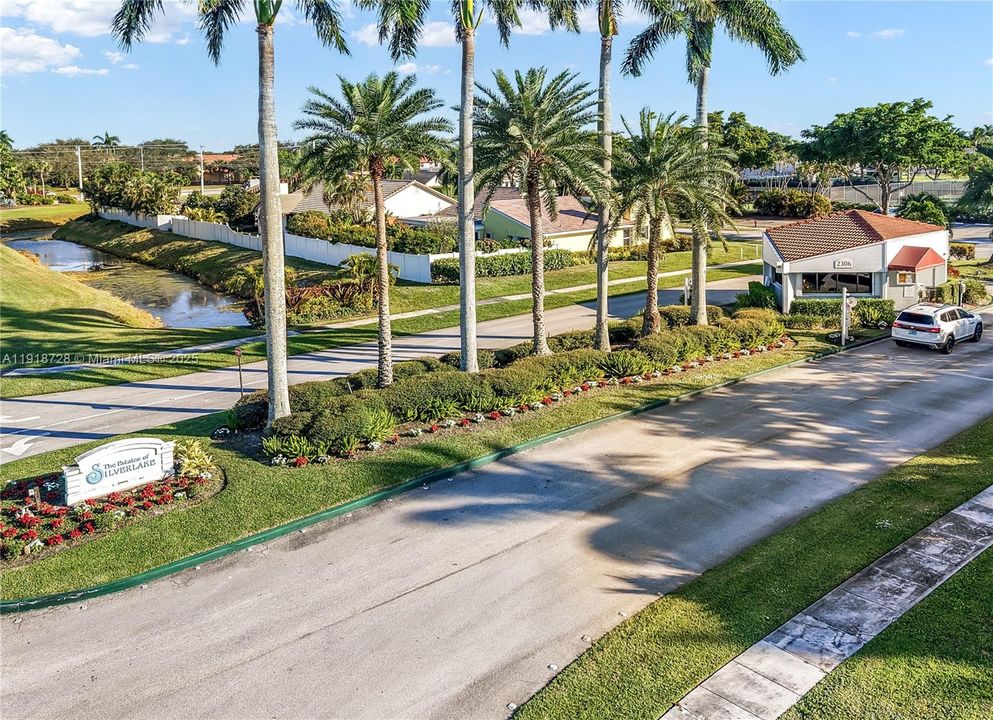 For Sale: $589,000 (3 beds, 2 baths, 2584 Square Feet)