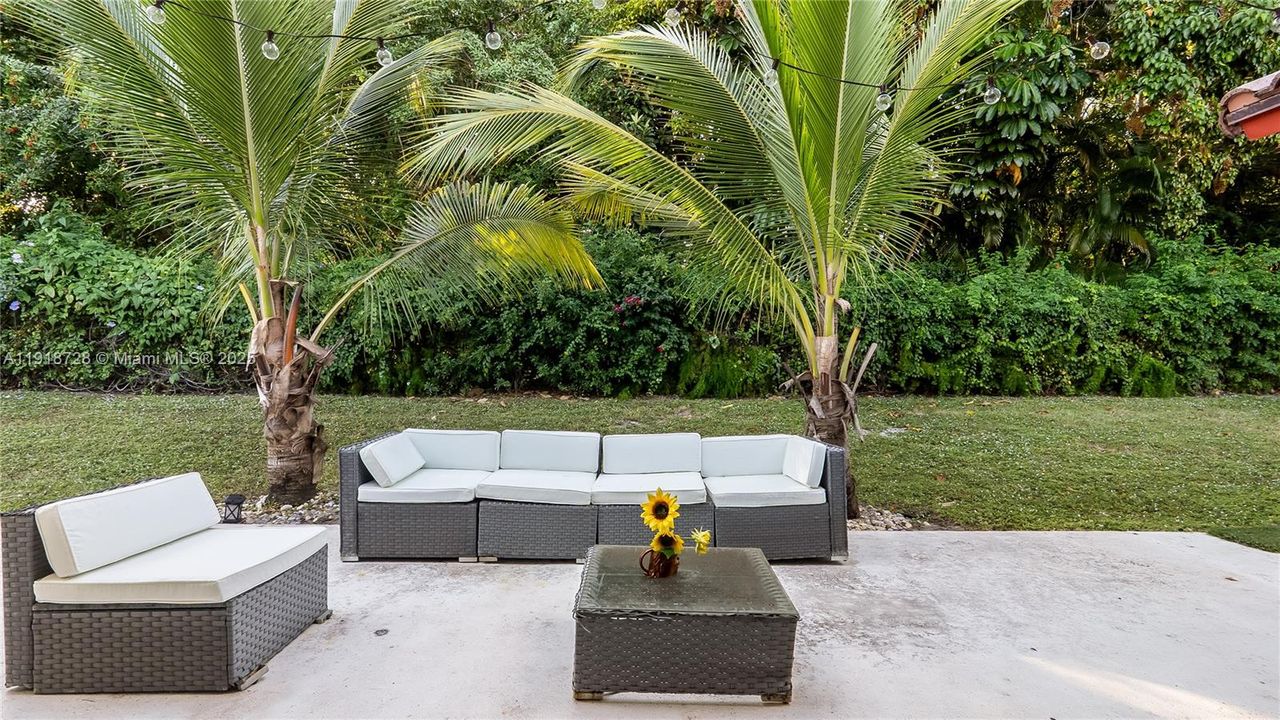 For Sale: $589,000 (3 beds, 2 baths, 2584 Square Feet)