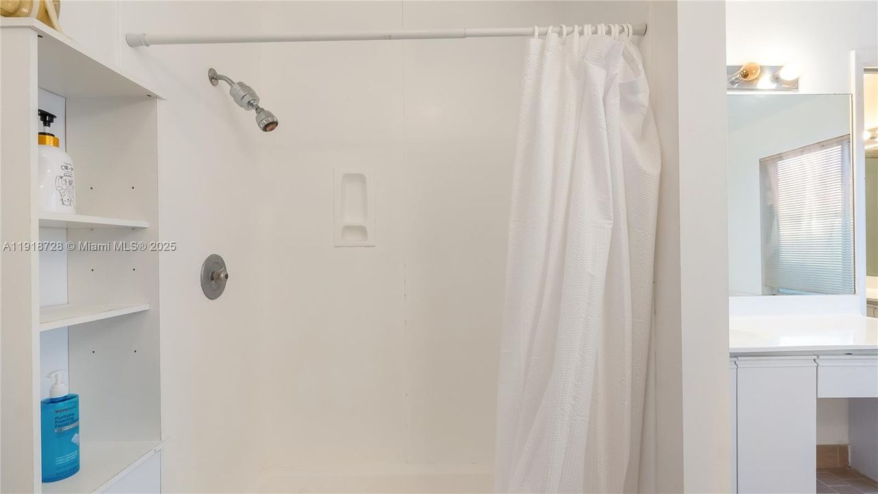 For Sale: $589,000 (3 beds, 2 baths, 2584 Square Feet)