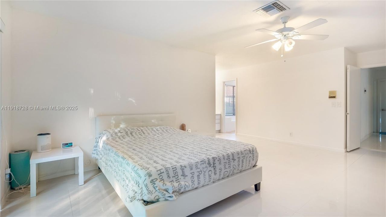 For Sale: $589,000 (3 beds, 2 baths, 2584 Square Feet)