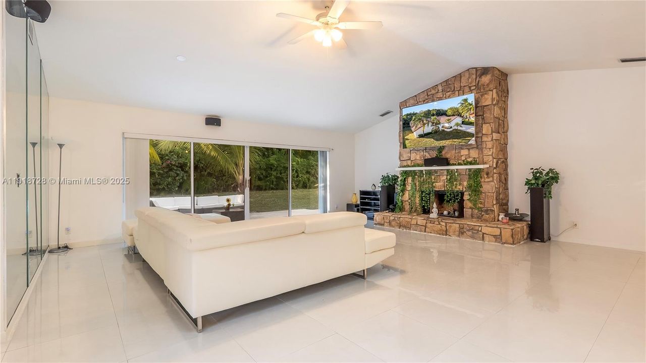 For Sale: $589,000 (3 beds, 2 baths, 2584 Square Feet)