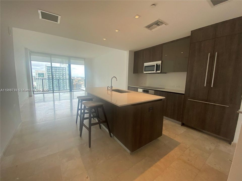 Active With Contract: $4,300 (1 beds, 1 baths, 810 Square Feet)