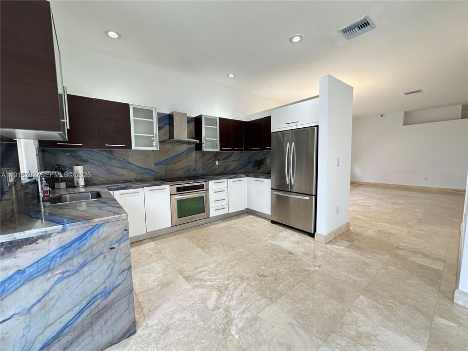 For Sale: $1,100,000 (4 beds, 2 baths, 2138 Square Feet)