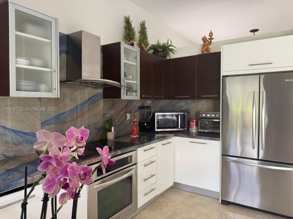 For Sale: $1,100,000 (4 beds, 2 baths, 2138 Square Feet)