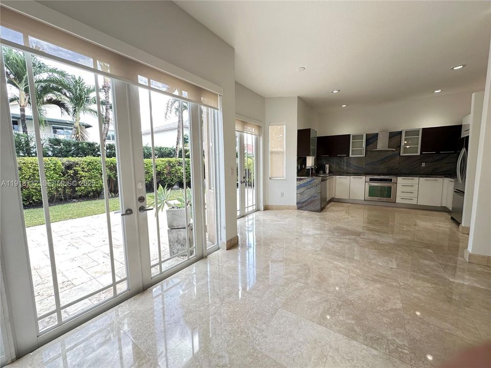 For Sale: $1,100,000 (4 beds, 2 baths, 2138 Square Feet)