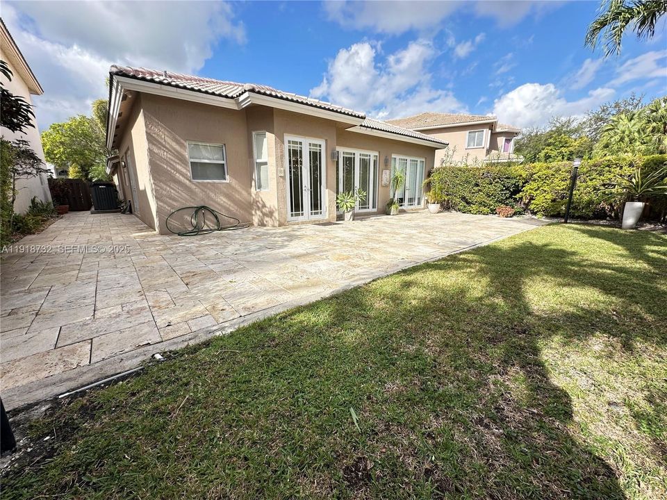 For Sale: $1,100,000 (4 beds, 2 baths, 2138 Square Feet)