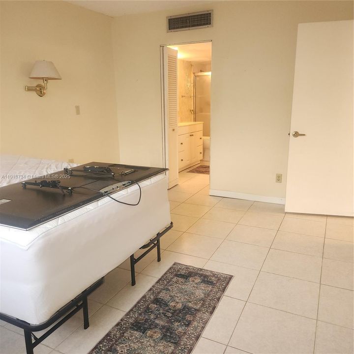 На продажу: $74,500 (1 спален, 1 ванн, 660 Квадратных фут)