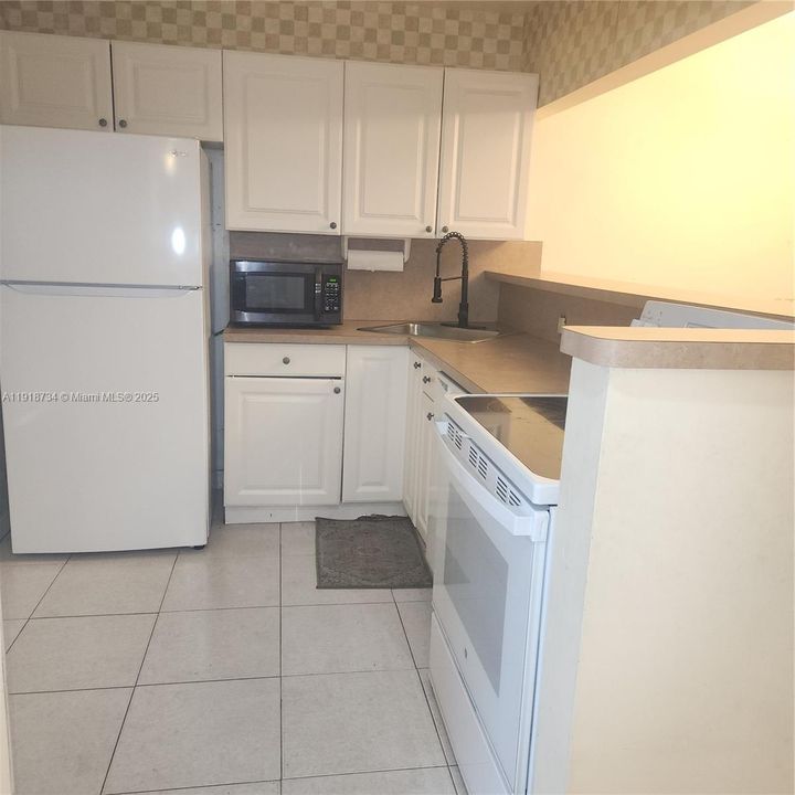 На продажу: $74,500 (1 спален, 1 ванн, 660 Квадратных фут)