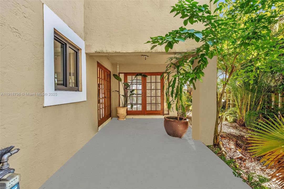 Active With Contract: $579,997 (4 beds, 2 baths, 2050 Square Feet)