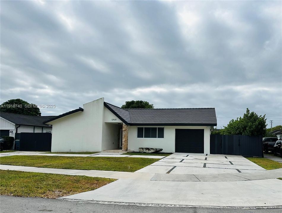 На продажу: $820,000 (3 спален, 2 ванн, 1891 Квадратных фут)