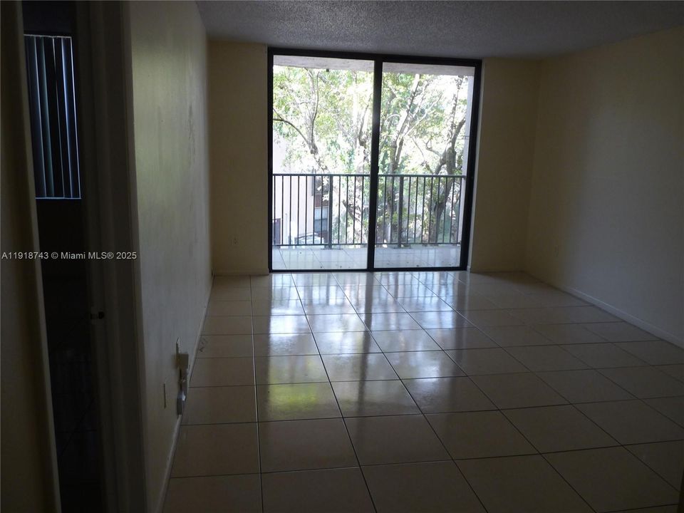 出租: $1,750 (1 贝兹, 1 浴室, 614 平方英尺)