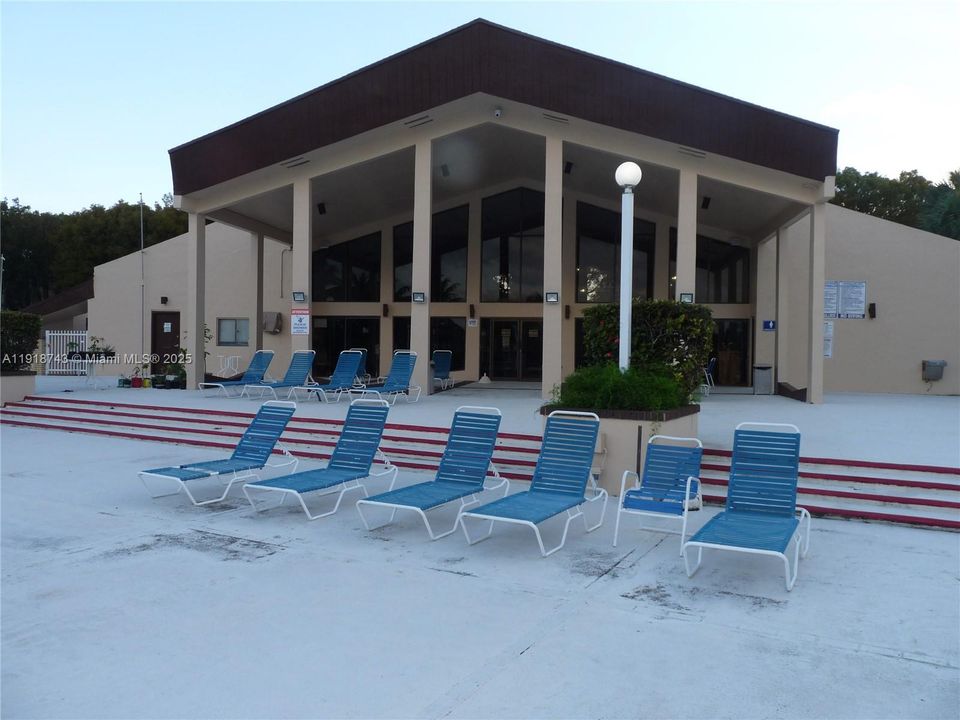 出租: $1,750 (1 贝兹, 1 浴室, 614 平方英尺)