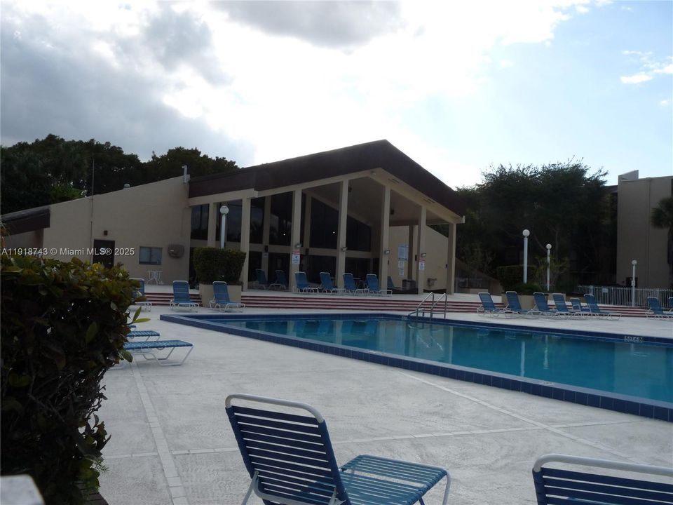 出租: $1,750 (1 贝兹, 1 浴室, 614 平方英尺)