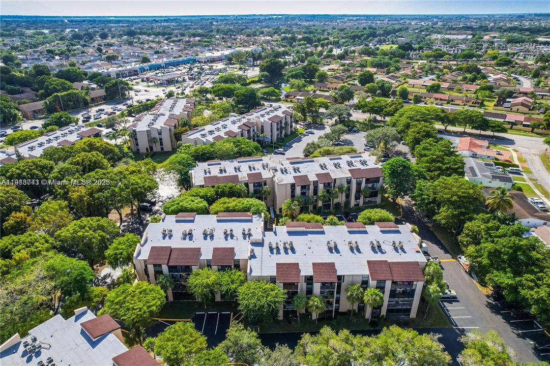 出租: $1,750 (1 贝兹, 1 浴室, 614 平方英尺)