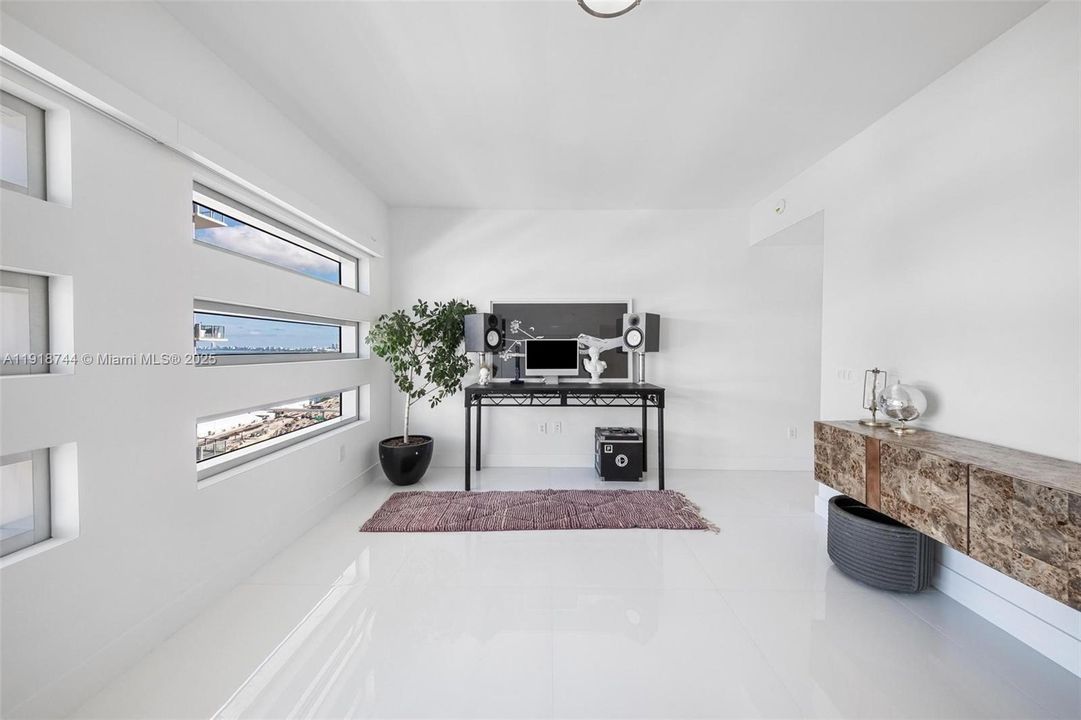 For Rent: $9,000 (2 beds, 2 baths, 1794 Square Feet)