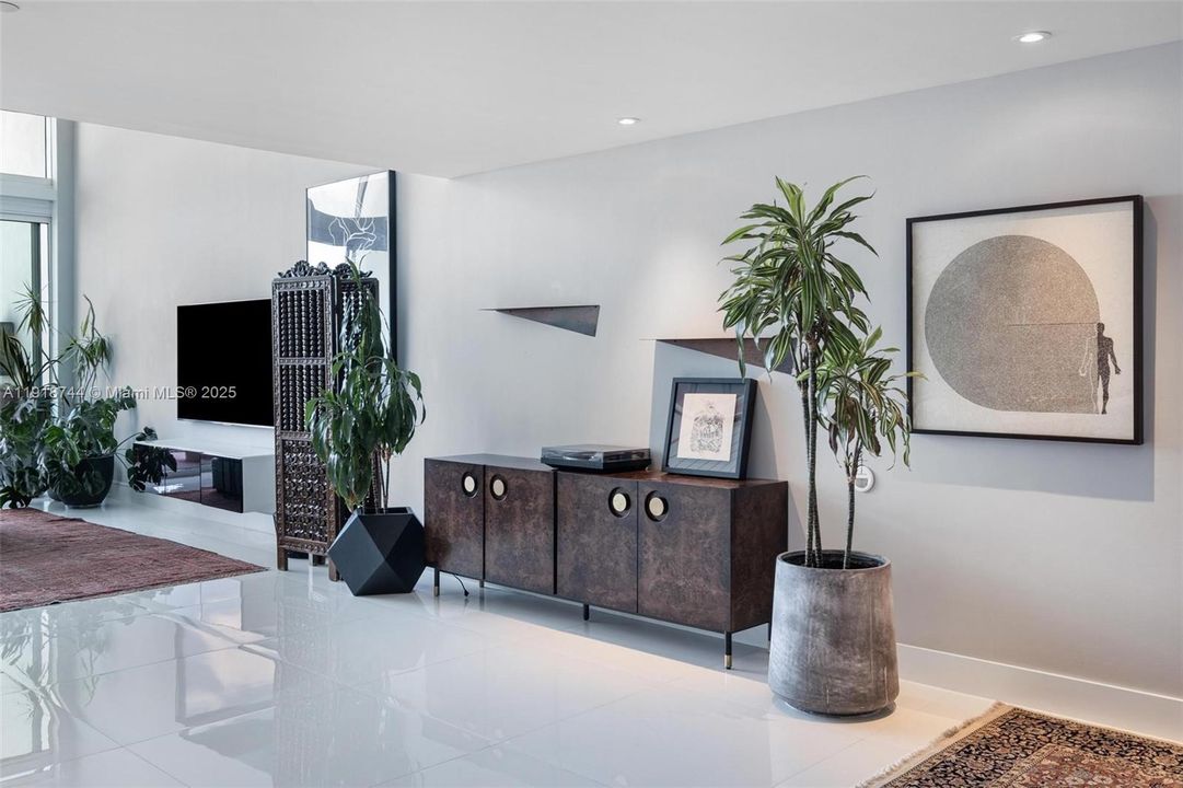 For Rent: $9,000 (2 beds, 2 baths, 1794 Square Feet)