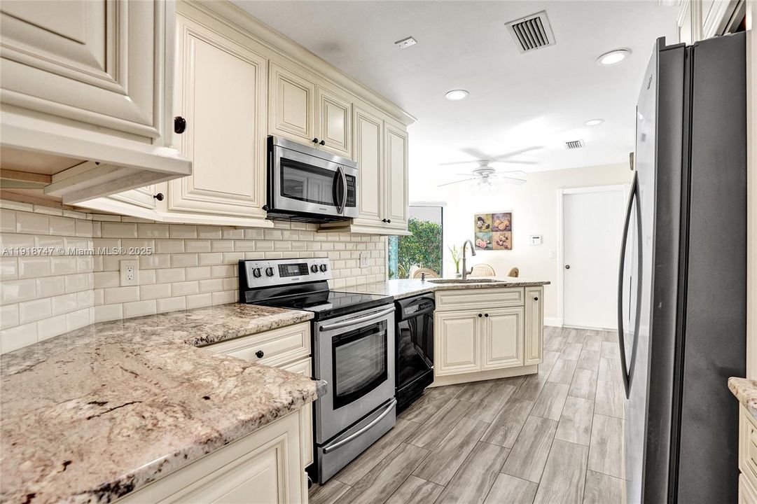 For Sale: $600,000 (3 beds, 2 baths, 1797 Square Feet)