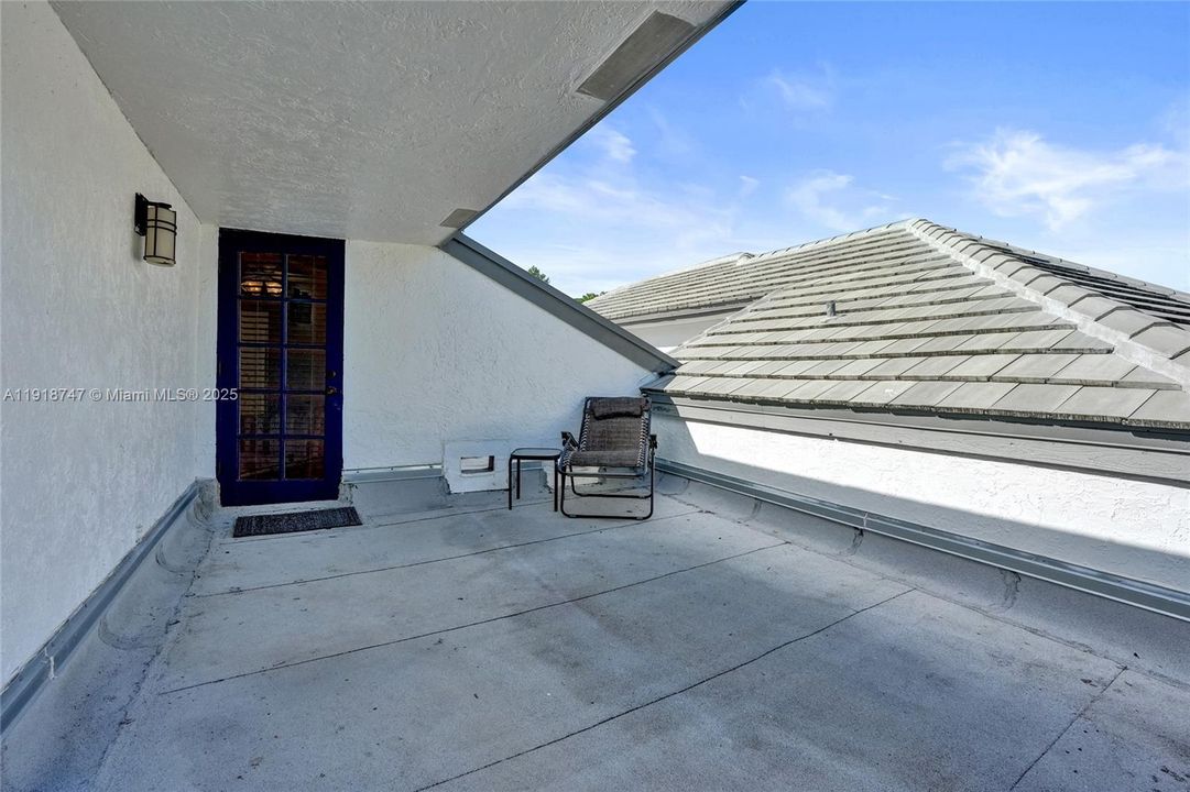 Sundeck/patio off thrid bedroom