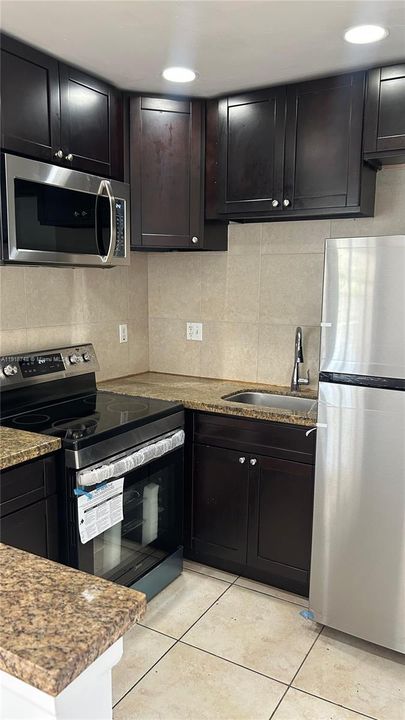 For Rent: $1,850 (2 beds, 1 baths, 642 Square Feet)