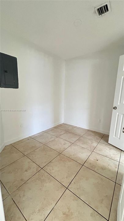 For Rent: $1,850 (2 beds, 1 baths, 642 Square Feet)