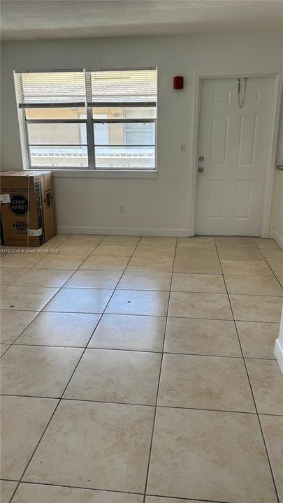 For Rent: $1,850 (2 beds, 1 baths, 642 Square Feet)