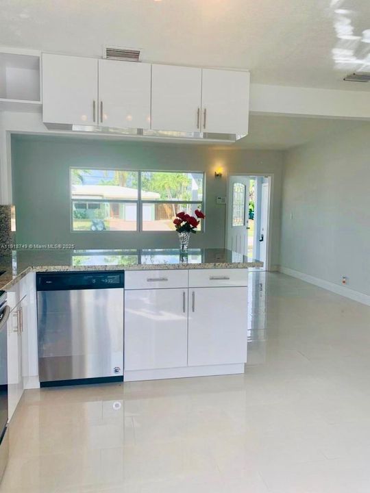 出租: $3,500 (3 贝兹, 2 浴室, 1968 平方英尺)