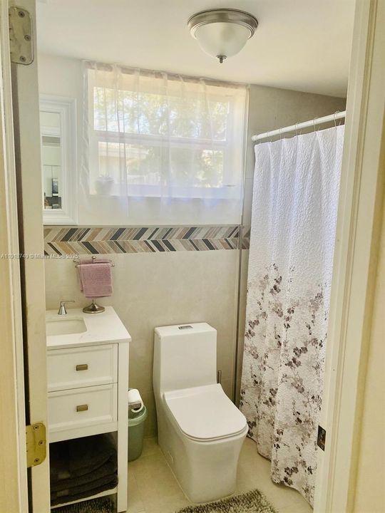 出租: $3,500 (3 贝兹, 2 浴室, 1968 平方英尺)