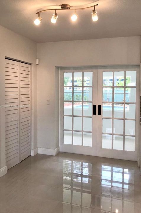 出租: $3,500 (3 贝兹, 2 浴室, 1968 平方英尺)