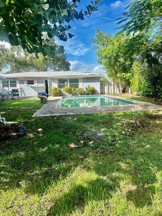 出租: $3,500 (3 贝兹, 2 浴室, 1968 平方英尺)