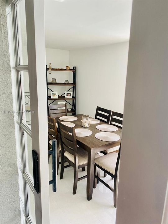 出租: $3,500 (3 贝兹, 2 浴室, 1968 平方英尺)