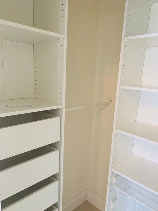 出租: $3,500 (3 贝兹, 2 浴室, 1968 平方英尺)