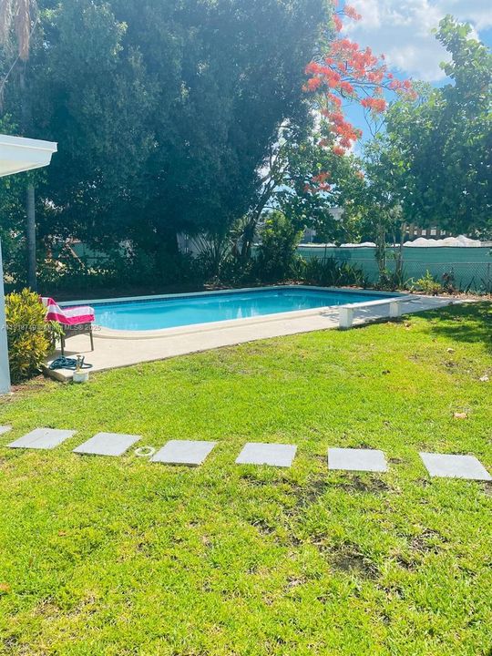 出租: $3,500 (3 贝兹, 2 浴室, 1968 平方英尺)