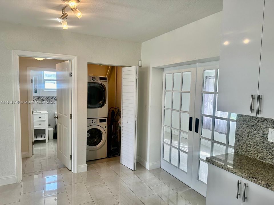 出租: $3,500 (3 贝兹, 2 浴室, 1968 平方英尺)