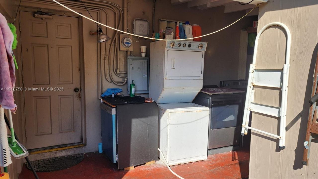 For Sale: $599,000 (3 beds, 1 baths, 1329 Square Feet)