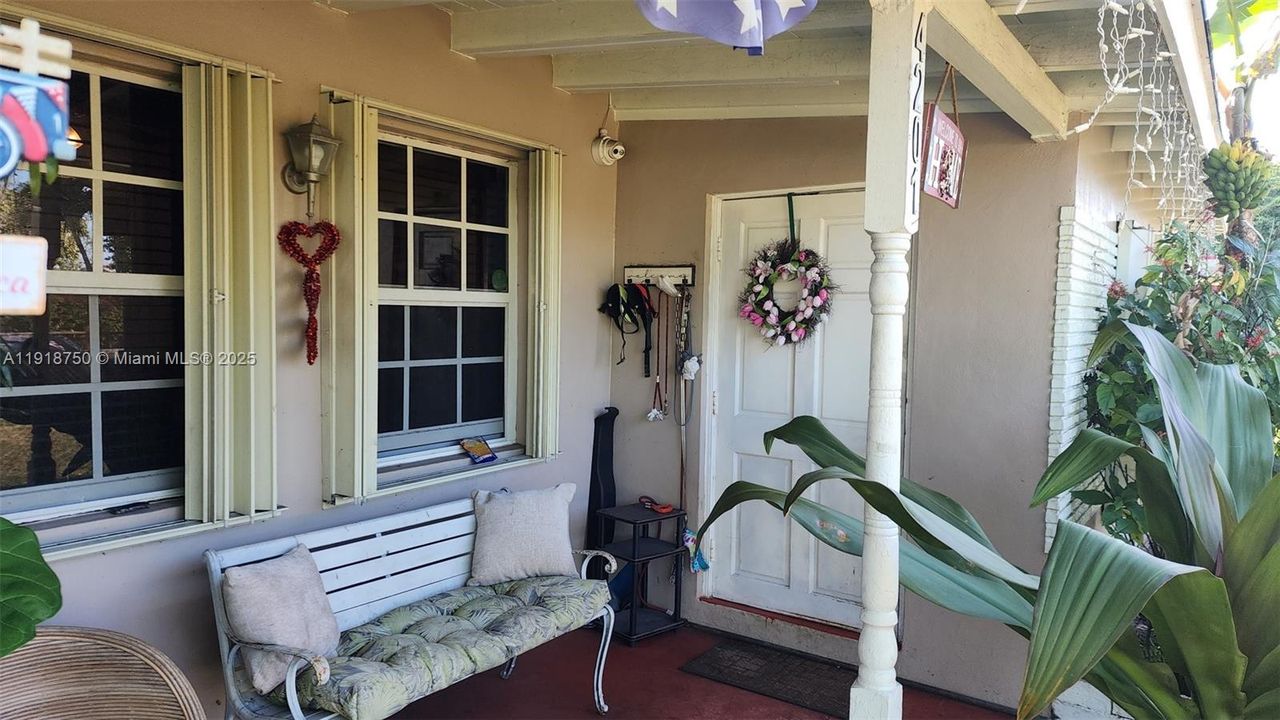 For Sale: $599,000 (3 beds, 1 baths, 1329 Square Feet)