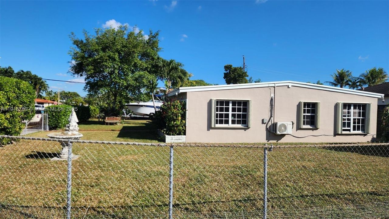 For Sale: $599,000 (3 beds, 1 baths, 1329 Square Feet)