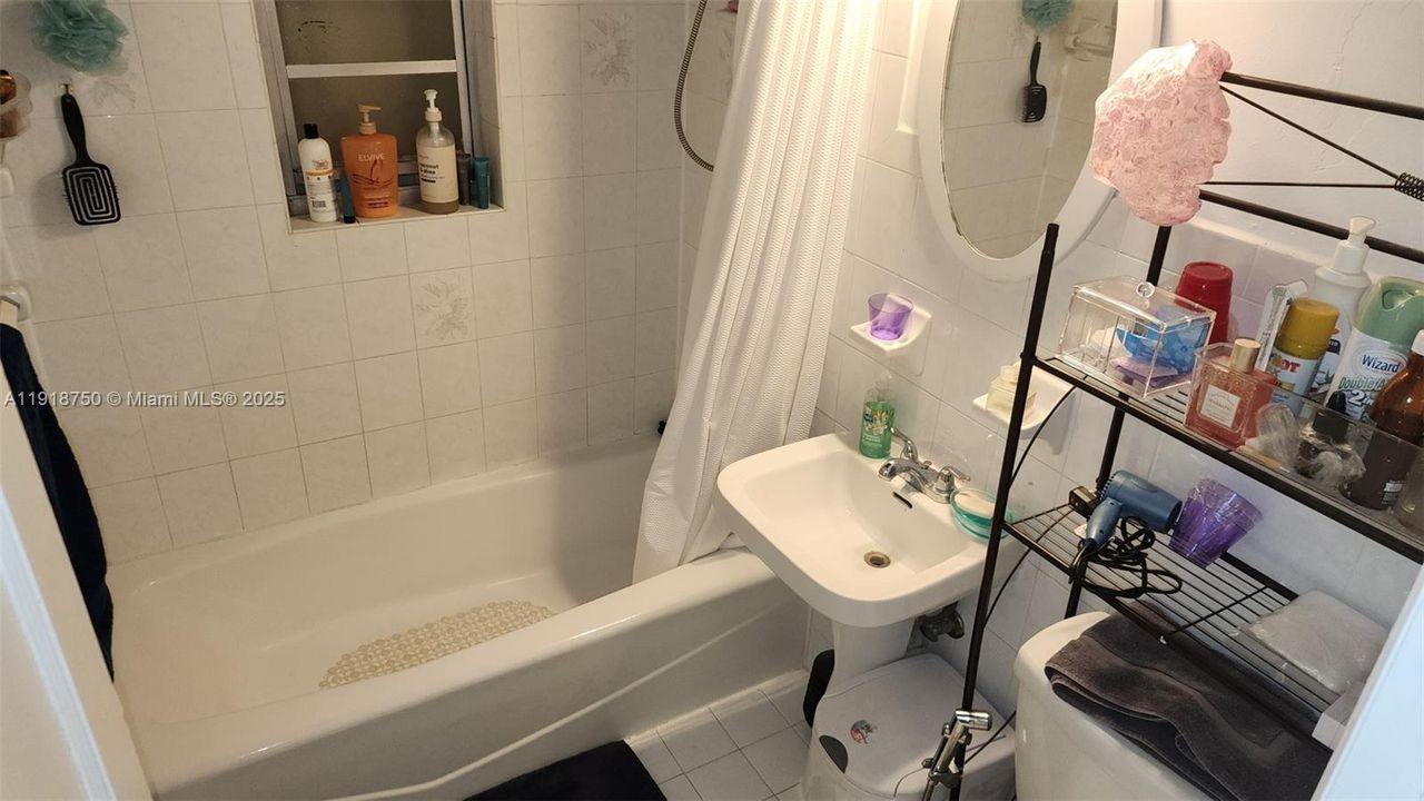 For Sale: $599,000 (3 beds, 1 baths, 1329 Square Feet)