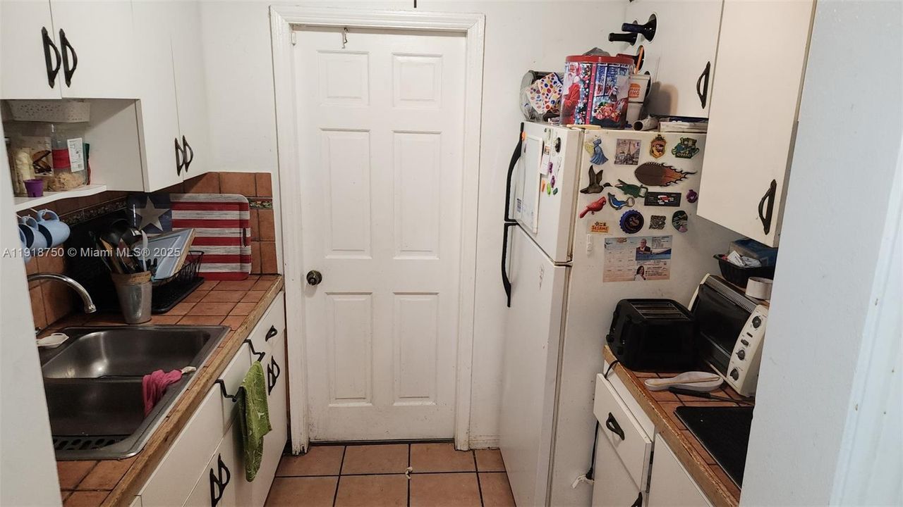 For Sale: $599,000 (3 beds, 1 baths, 1329 Square Feet)