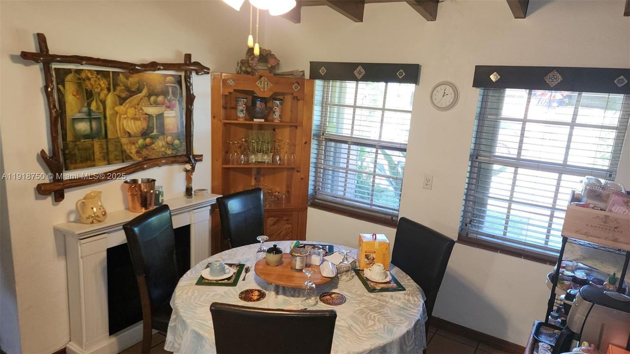 For Sale: $599,000 (3 beds, 1 baths, 1329 Square Feet)