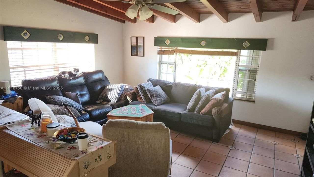 For Sale: $599,000 (3 beds, 1 baths, 1329 Square Feet)