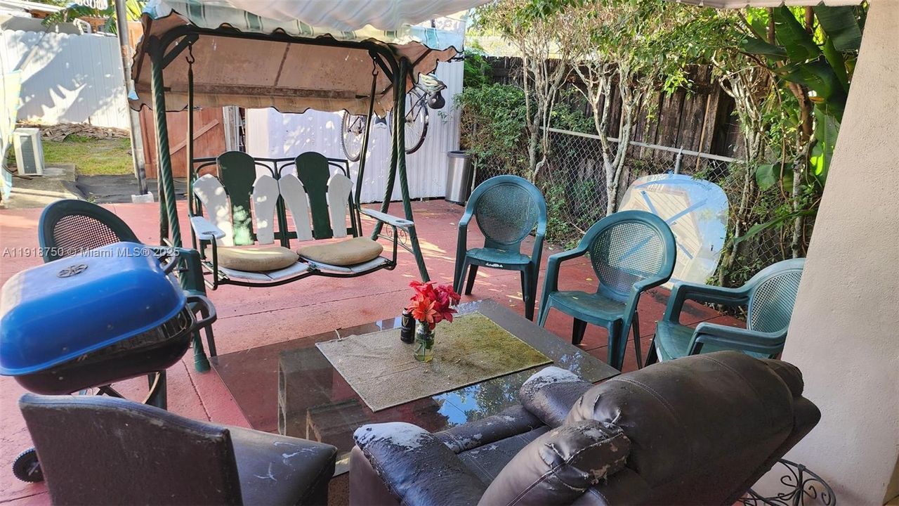 For Sale: $599,000 (3 beds, 1 baths, 1329 Square Feet)