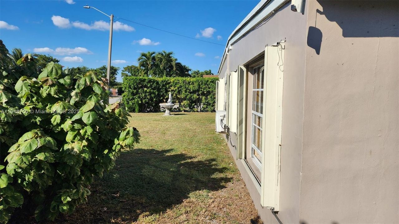 For Sale: $599,000 (3 beds, 1 baths, 1329 Square Feet)
