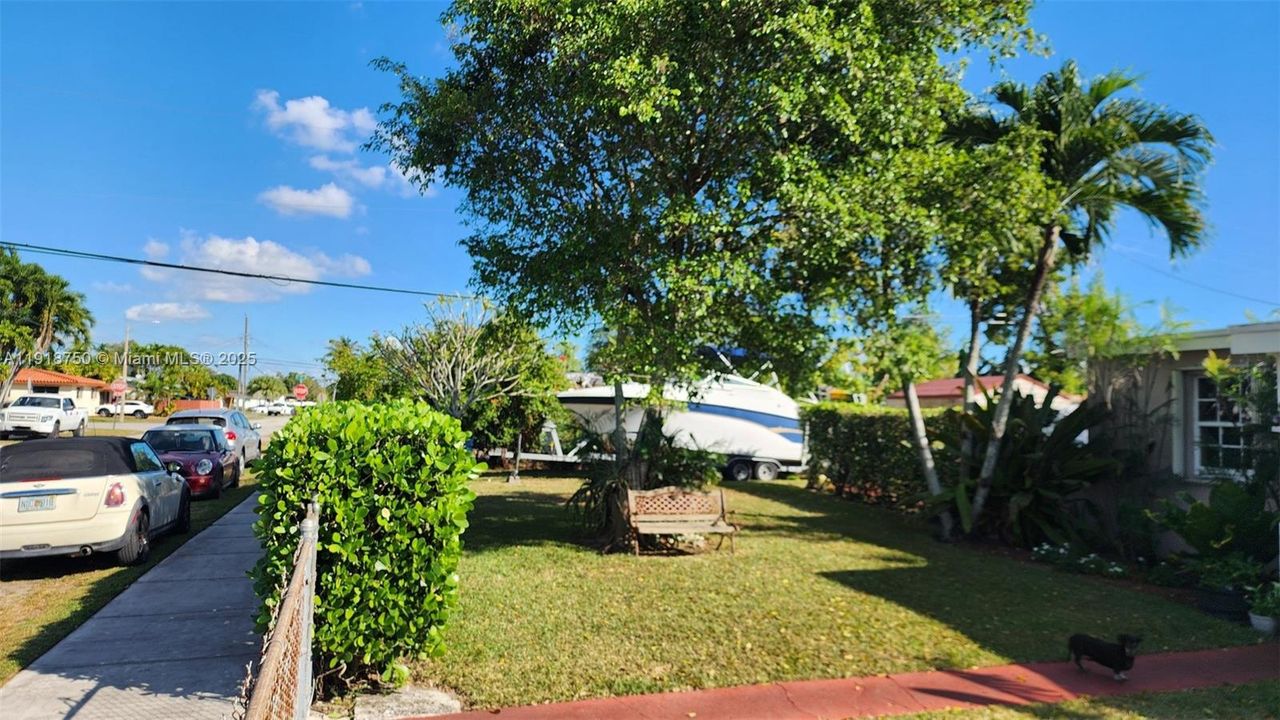 For Sale: $599,000 (3 beds, 1 baths, 1329 Square Feet)