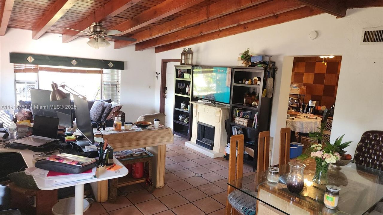 For Sale: $599,000 (3 beds, 1 baths, 1329 Square Feet)