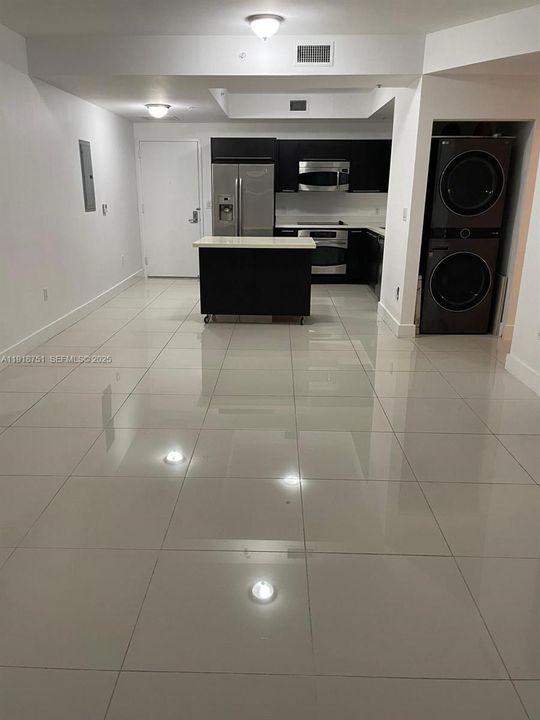 Active With Contract: $4,000 (2 beds, 2 baths, 1129 Square Feet)