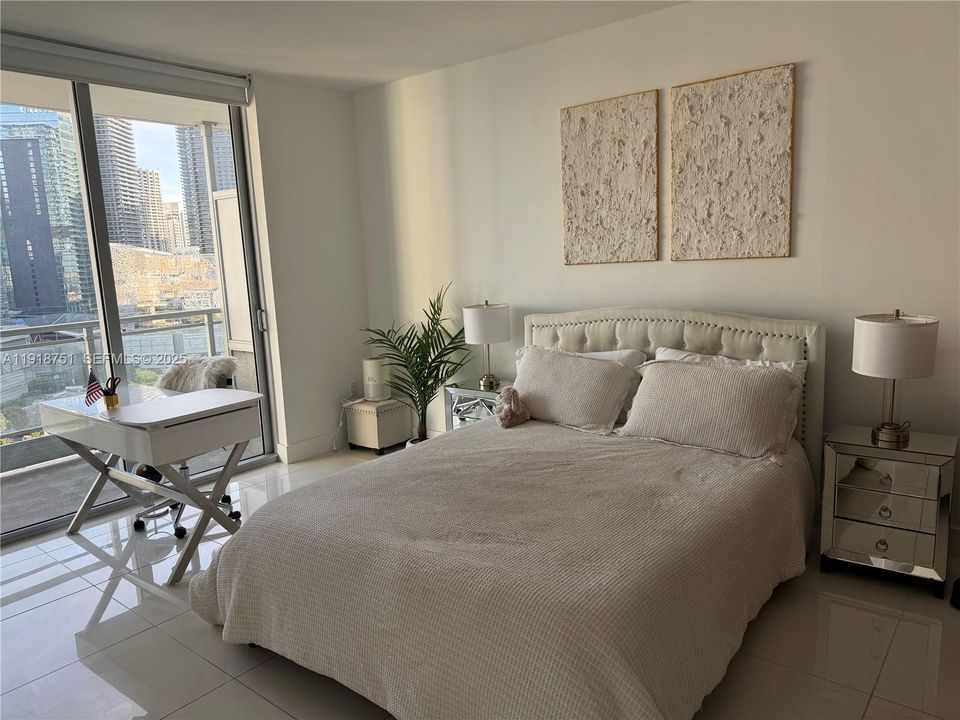 Active With Contract: $4,000 (2 beds, 2 baths, 1129 Square Feet)