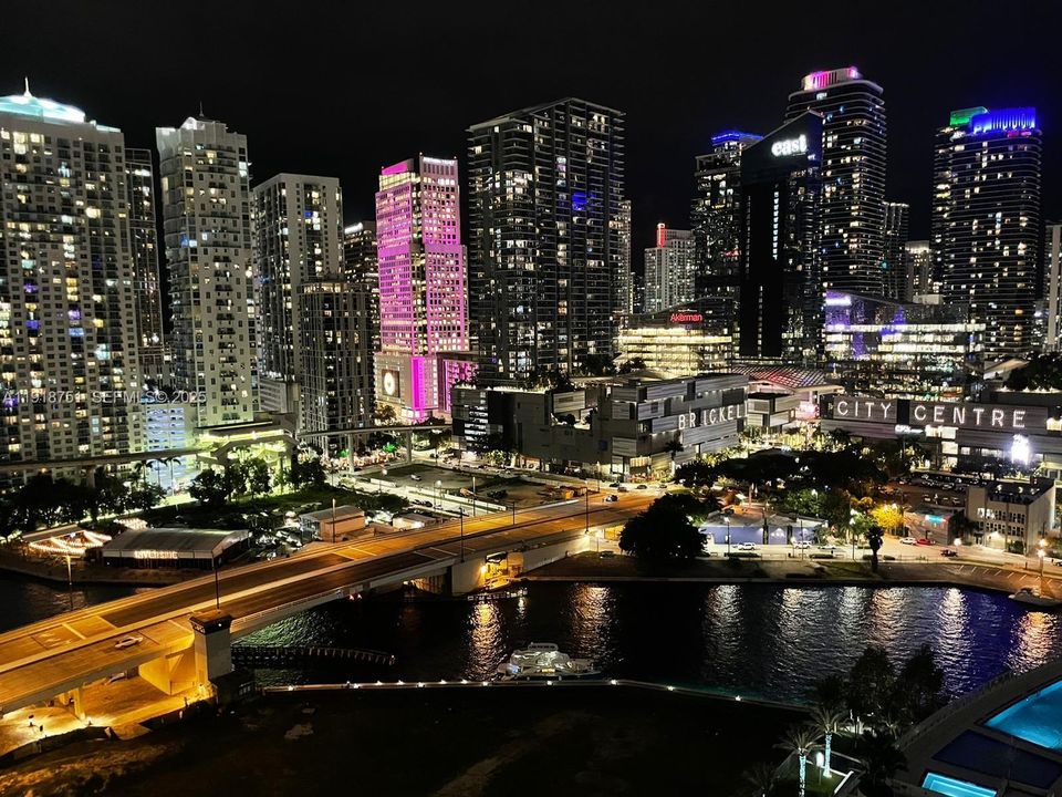 Active With Contract: $4,000 (2 beds, 2 baths, 1129 Square Feet)